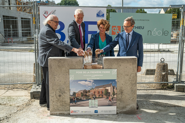 Carta - Reichen et Robert Associates - Pose de la première pierre de l'opération Faubourg Clémenceau à Senlis